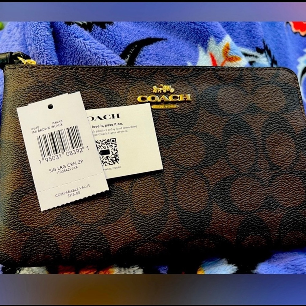 COACH Brown/Black wristlet new with tags